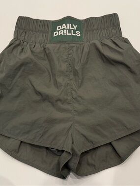 Daily Drills Bounce Shorts Olive Green, Size XS, High Waist Shorts, EUC